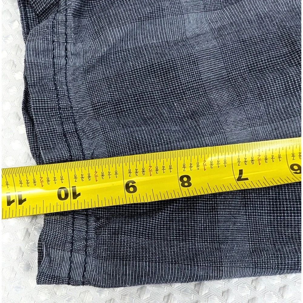 The North Crest Shorts Men's 38 Gray Plaid Checkered Flat pockets